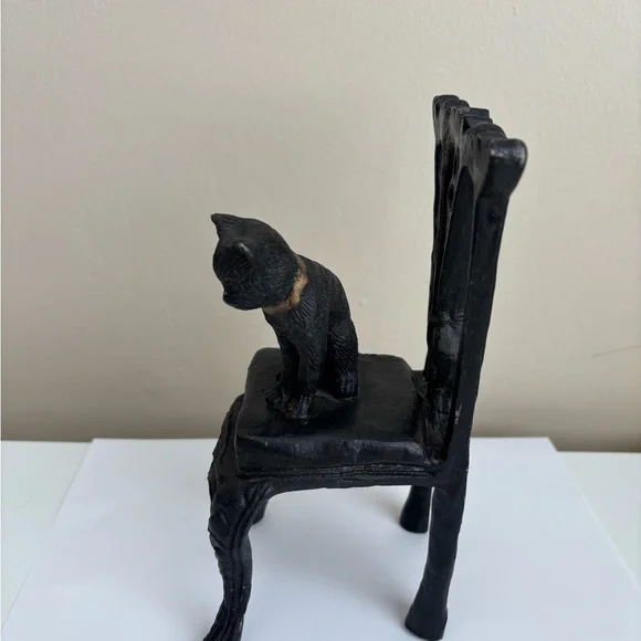 Vintage Black Cast Iron Cat on Chair Figurine. 8 1/4'' heavy 3LB 11.2 OZ